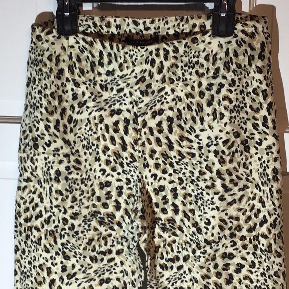 ZAC & RACHEL CHEETAH PRINT CAPRI PANTS WITH TUMMY-SLIMMING MESH PANEL. - Picture 3 of 10